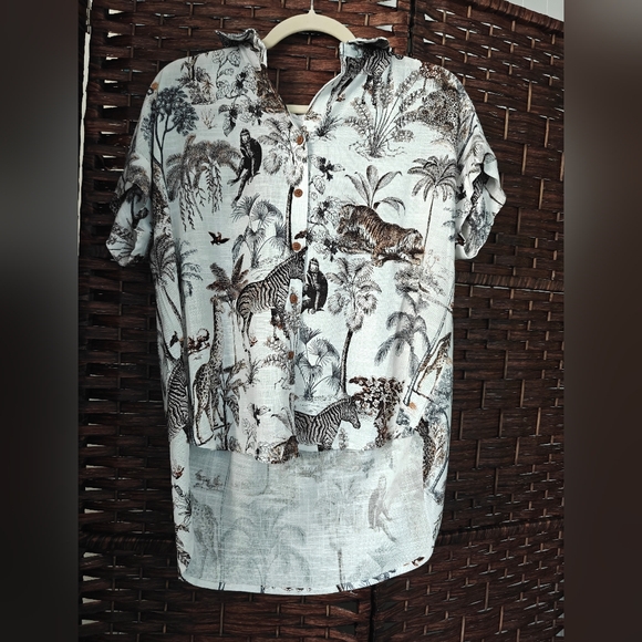 Women's Safari Print Button Down Shirt - Picture 6 of 8